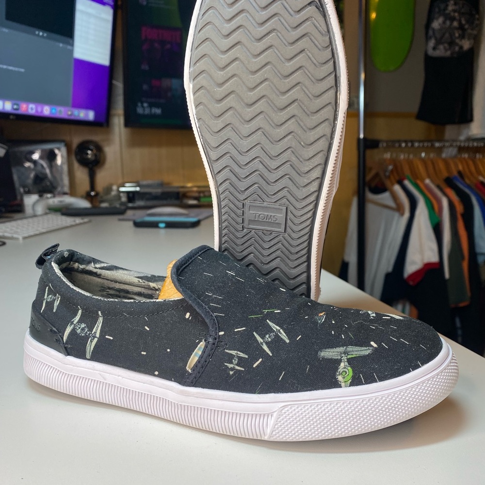 Star Wars x TOMS Travel Lite Black Slip-Ons Shoes - Picture 1 of 8